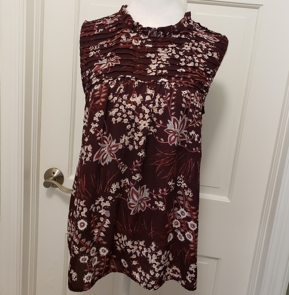 LOFT Burgundy In Color Floral Print Sleeveless Blouse Size Small Business Casual - Picture 2 of 8
